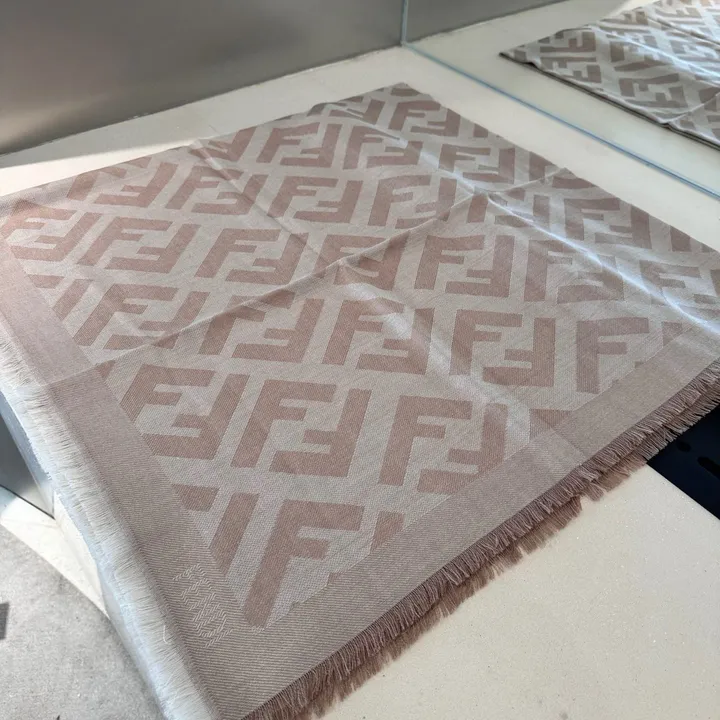 スーパーコピー フェンディ マフラー