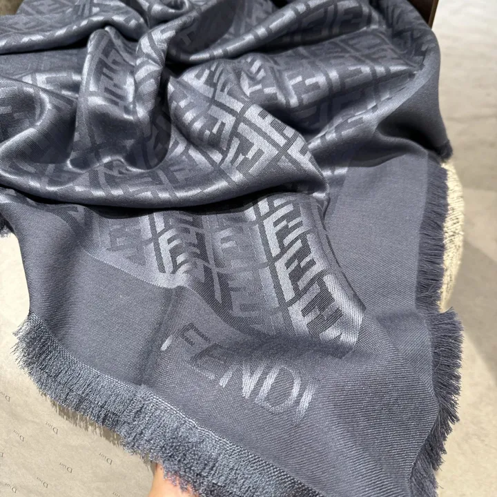 スーパーコピー フェンディ マフラー