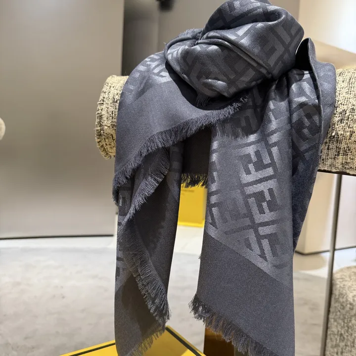 スーパーコピー フェンディ マフラー