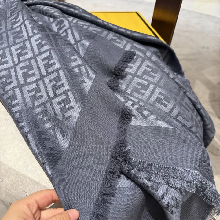 スーパーコピー フェンディ マフラー