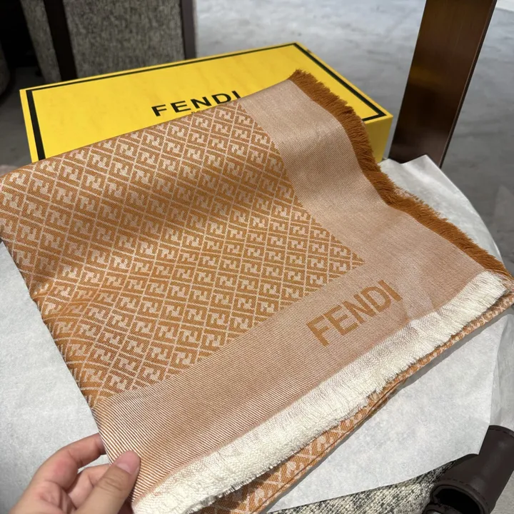 スーパーコピー フェンディ マフラー