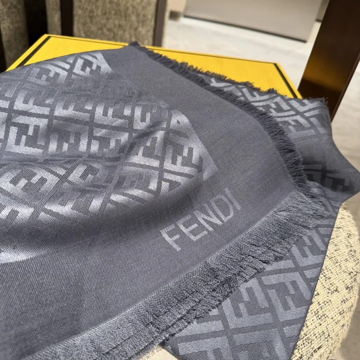 スーパーコピー フェンディ マフラー