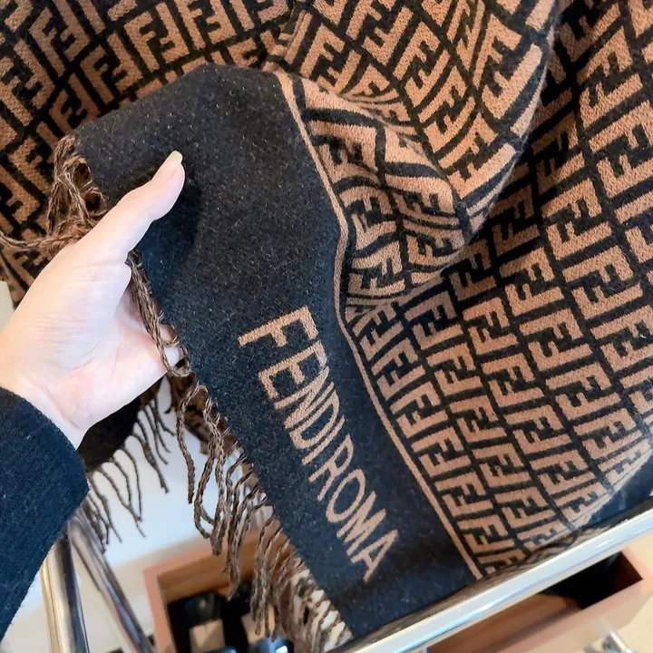 スーパーコピー フェンディ マフラー