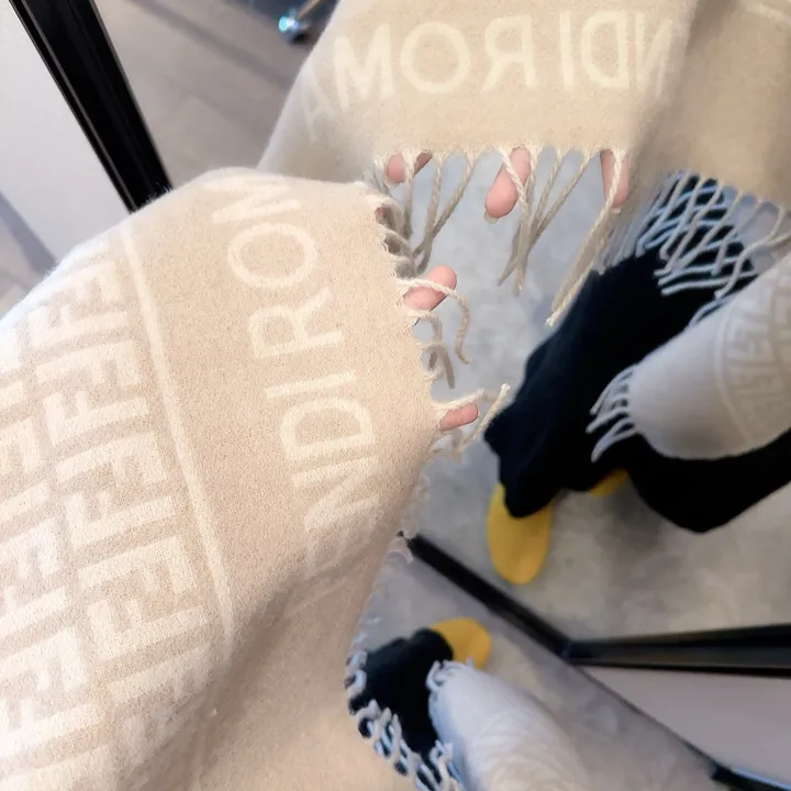 スーパーコピー フェンディ マフラー