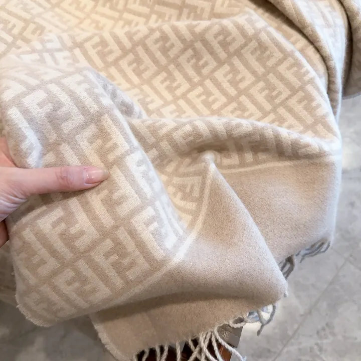 スーパーコピー フェンディ マフラー