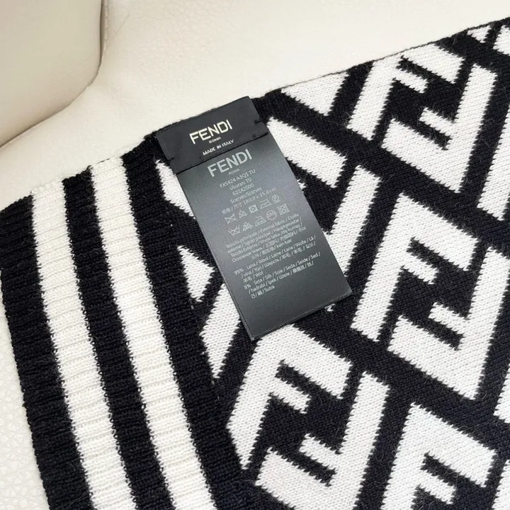 スーパーコピー フェンディ マフラー