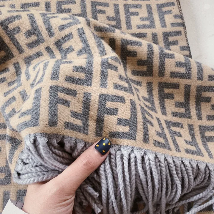 スーパーコピー フェンディ マフラー