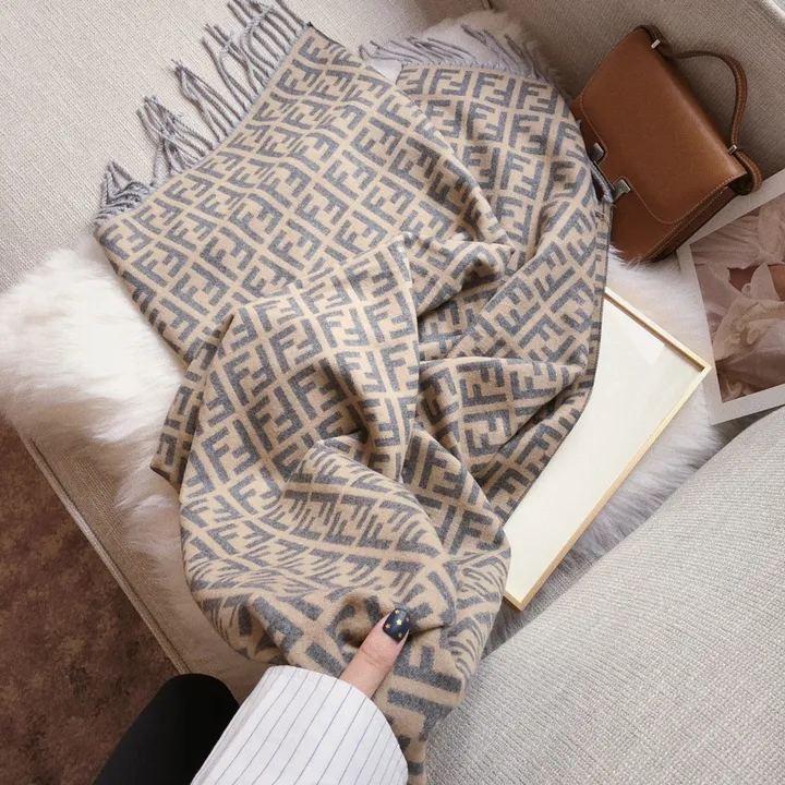 スーパーコピー フェンディ マフラー