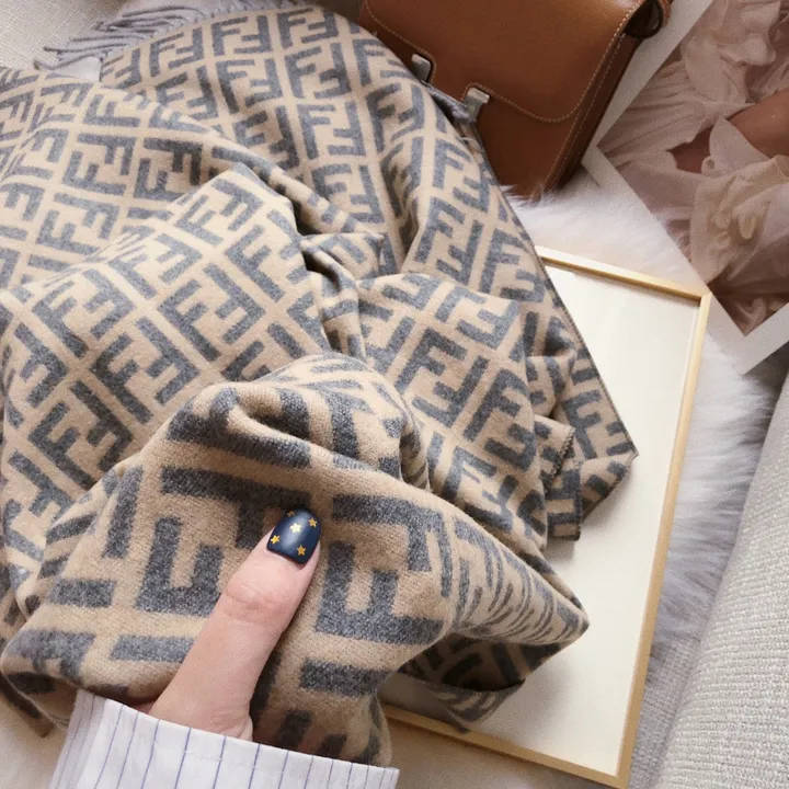 スーパーコピー フェンディ マフラー