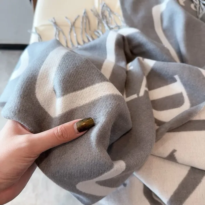 スーパーコピー プラダ マフラー