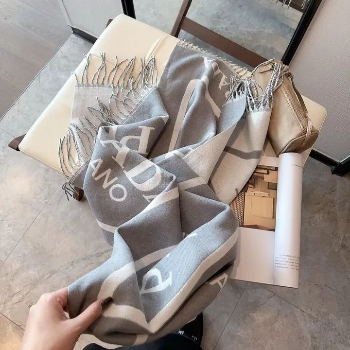 スーパーコピー プラダ マフラー