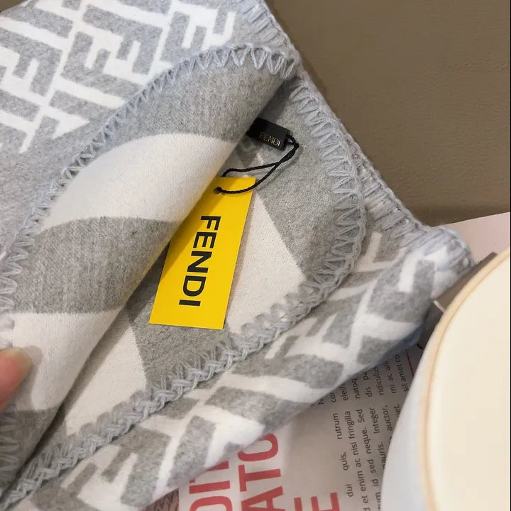 スーパーコピー フェンディ マフラー