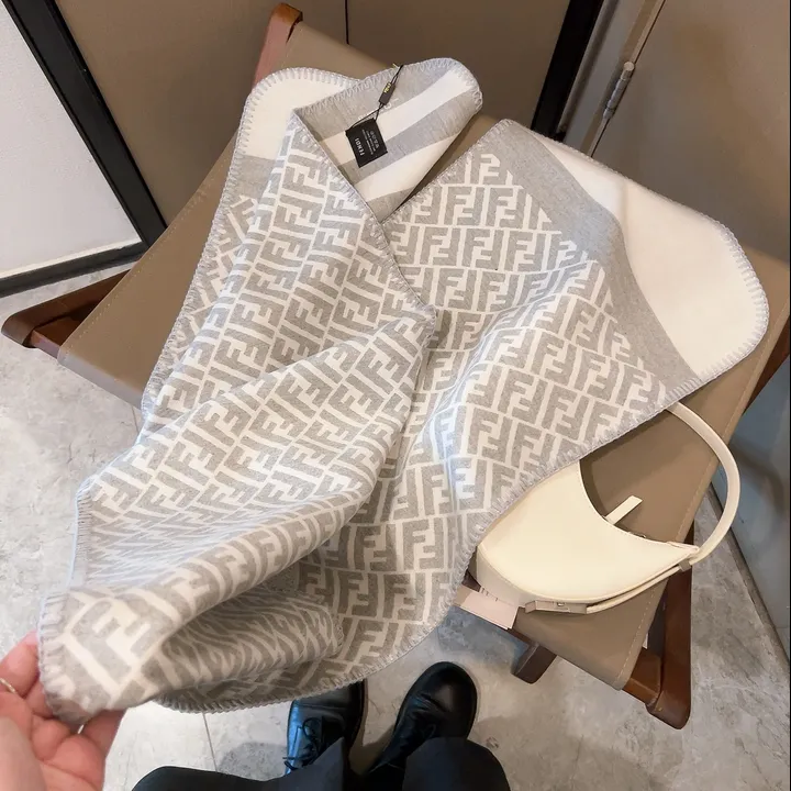 スーパーコピー フェンディ マフラー