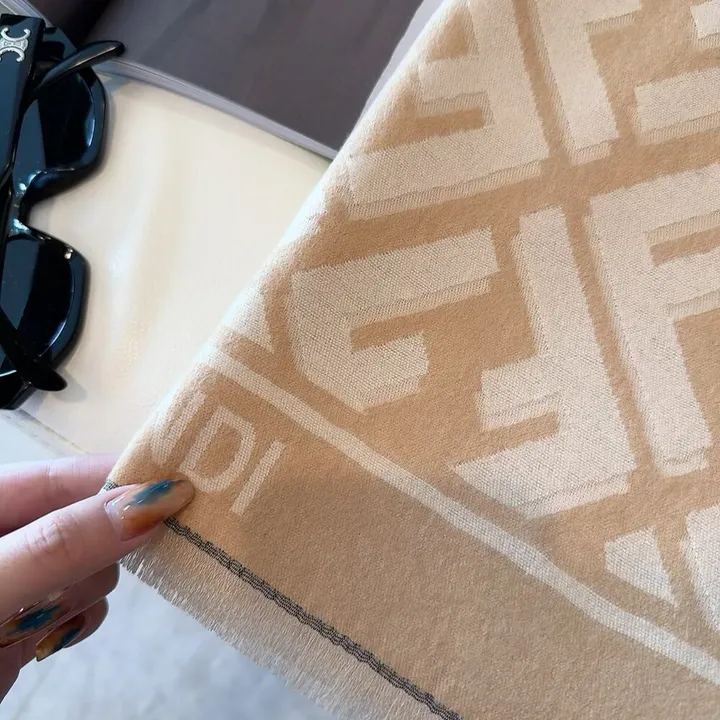 スーパーコピー フェンディ マフラー