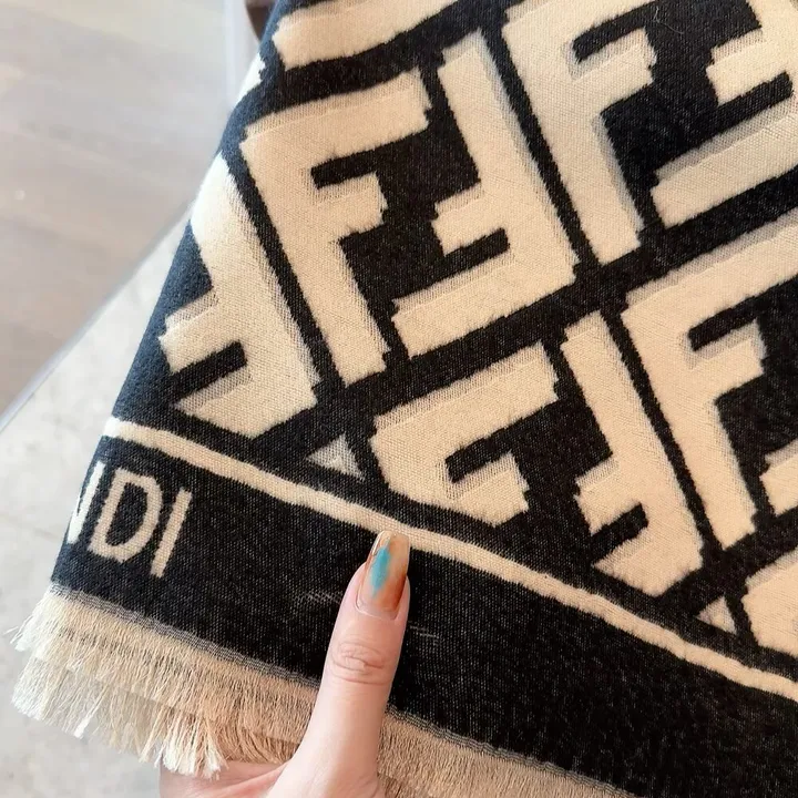 スーパーコピー フェンディ マフラー