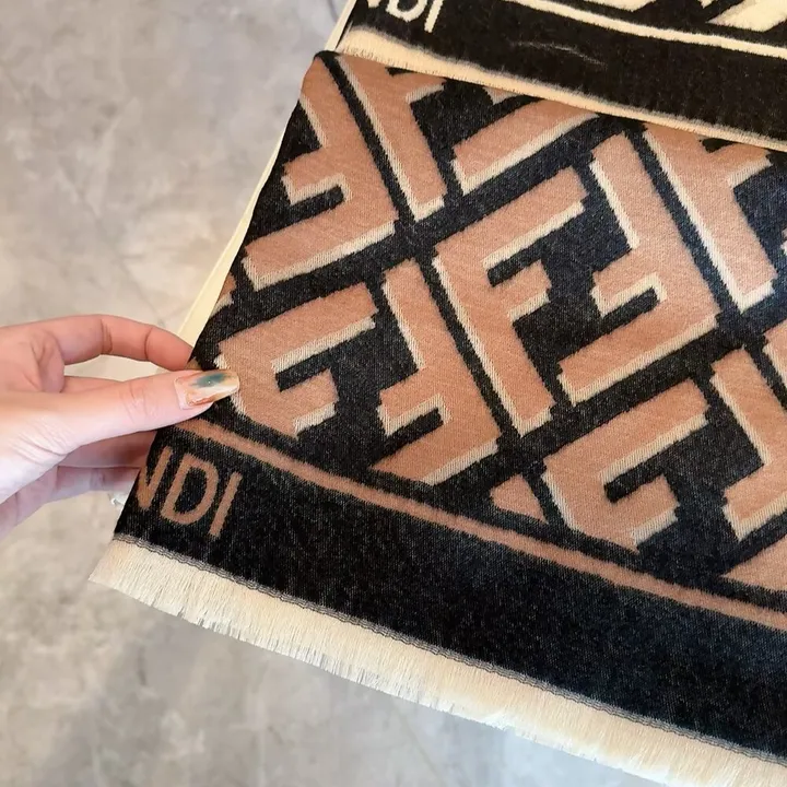 スーパーコピー フェンディ マフラー