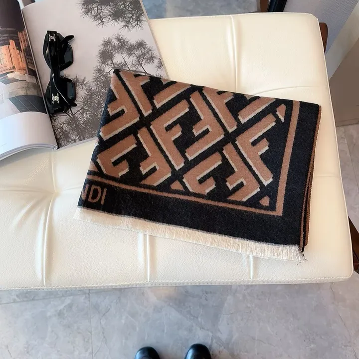 スーパーコピー フェンディ マフラー