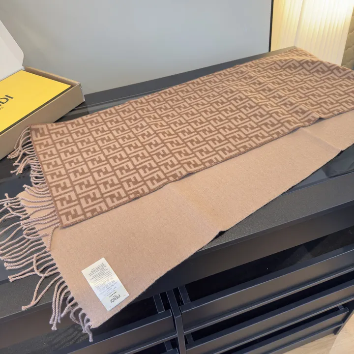 スーパーコピー フェンディ マフラー