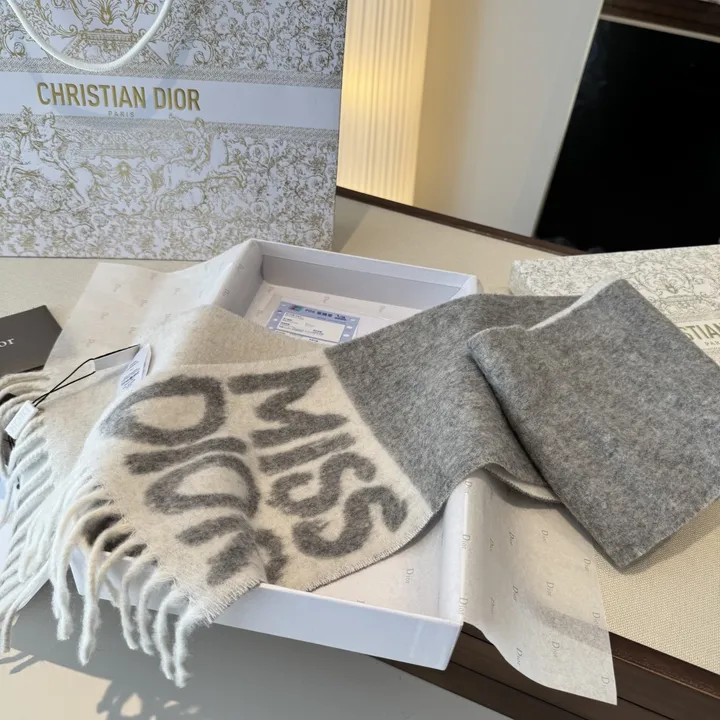 スーパーコピー ディオール マフラー