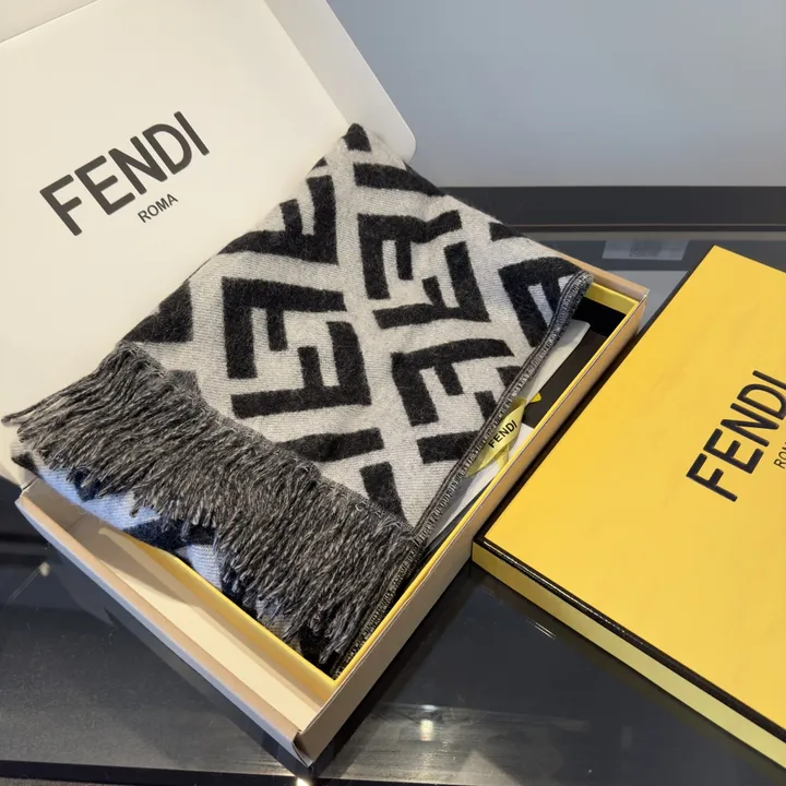 スーパーコピー フェンディ マフラー