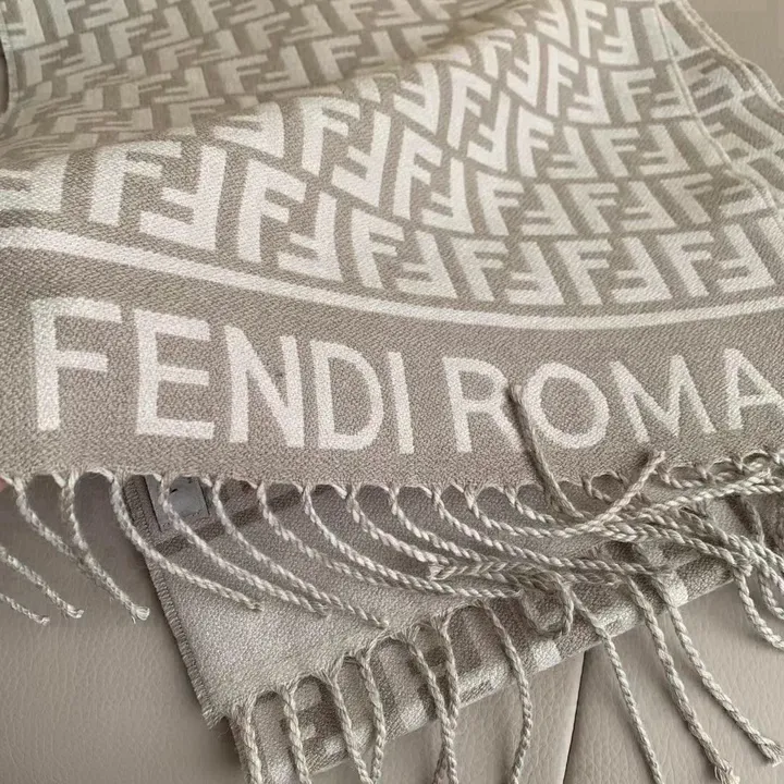 スーパーコピー フェンディ マフラー