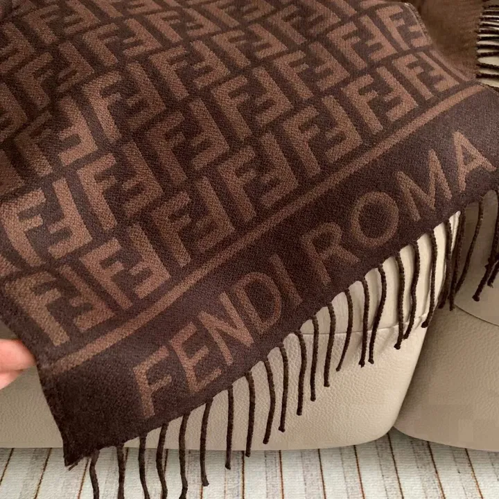 スーパーコピー フェンディ マフラー