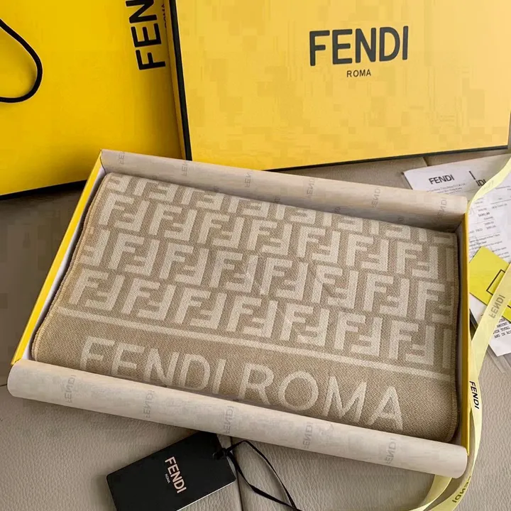 スーパーコピー フェンディ マフラー