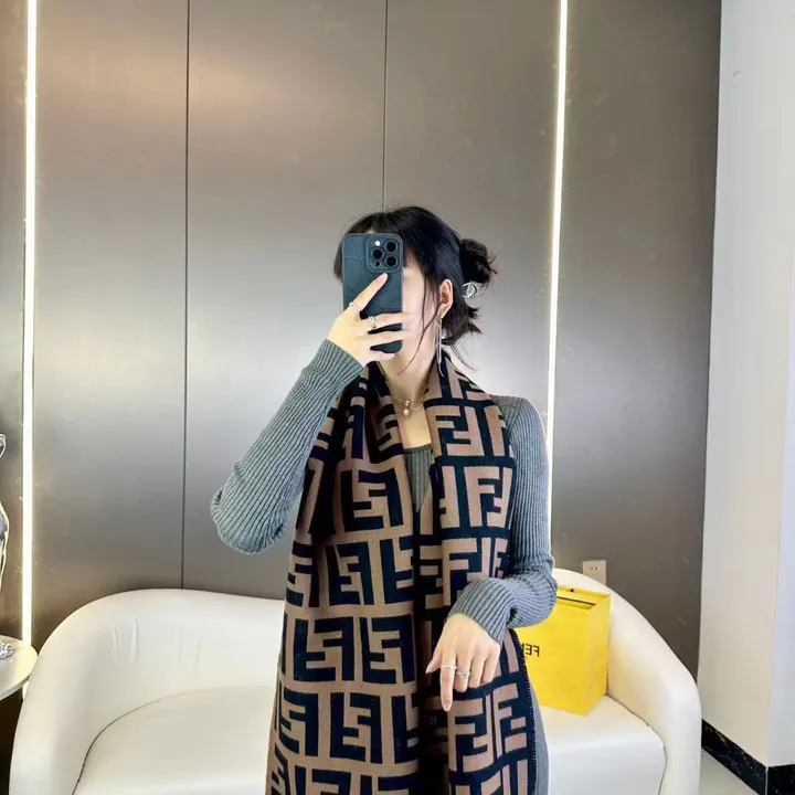 スーパーコピー フェンディ マフラー