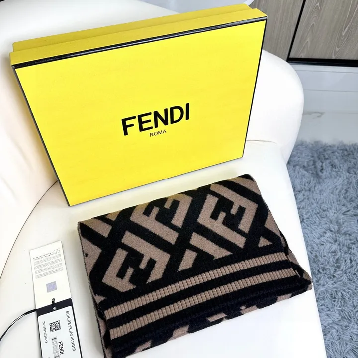 スーパーコピー フェンディ マフラー