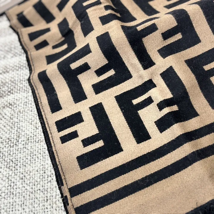 スーパーコピー フェンディ マフラー