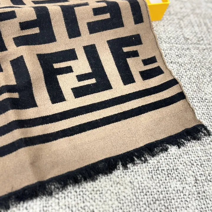 スーパーコピー フェンディ マフラー