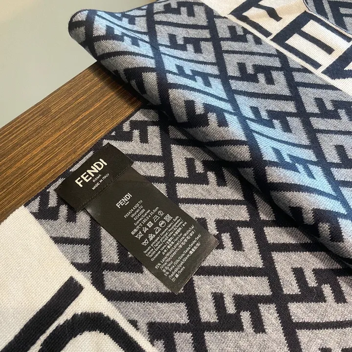 スーパーコピー フェンディ マフラー