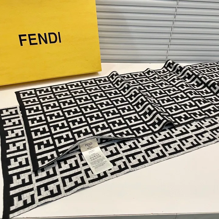 スーパーコピー フェンディ マフラー