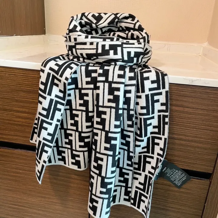 スーパーコピー フェンディ マフラー