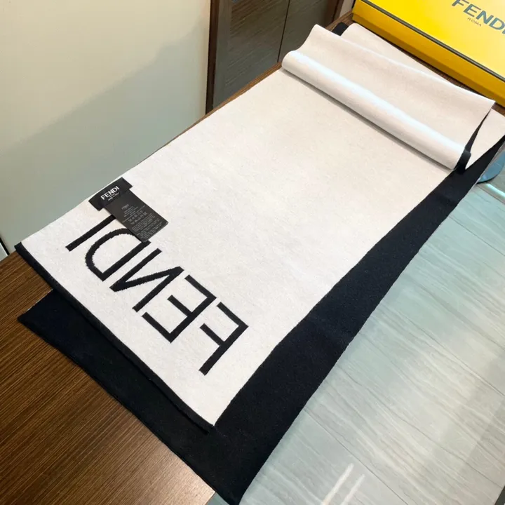 スーパーコピー フェンディ マフラー