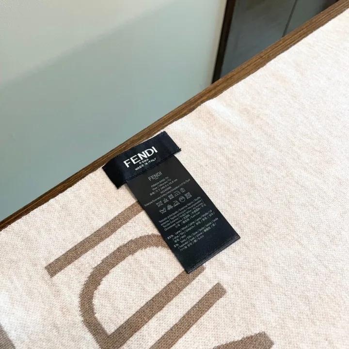 スーパーコピー フェンディ マフラー