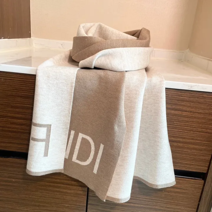 スーパーコピー フェンディ マフラー