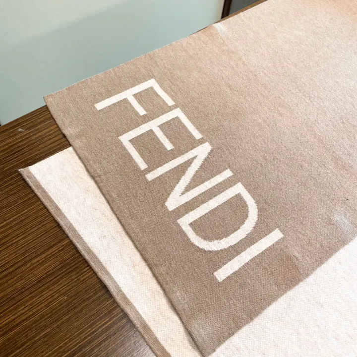 スーパーコピー フェンディ マフラー