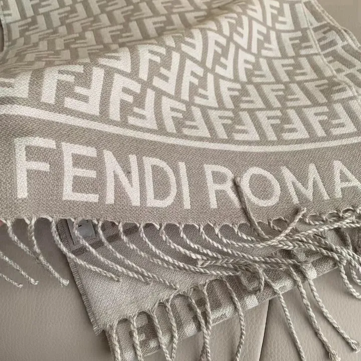 スーパーコピー フェンディ マフラー