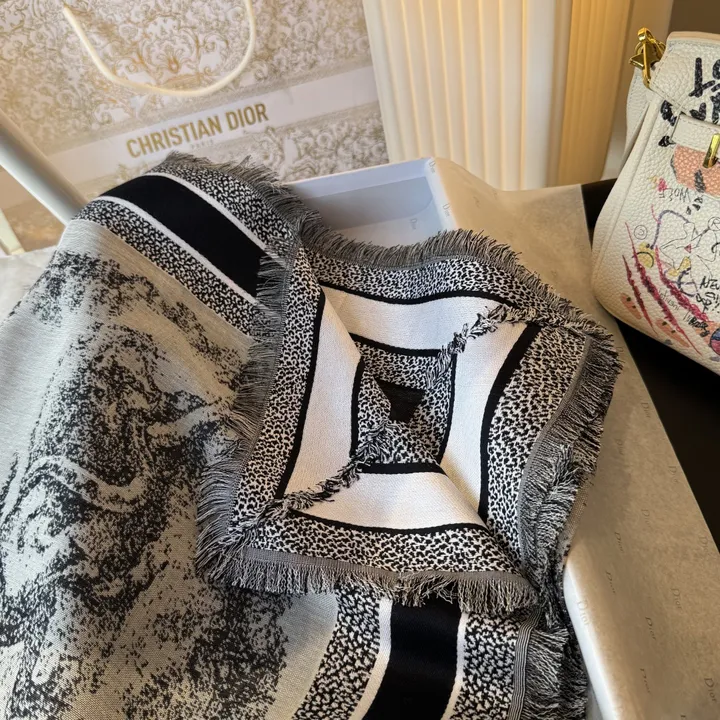 スーパーコピー ディオール マフラー