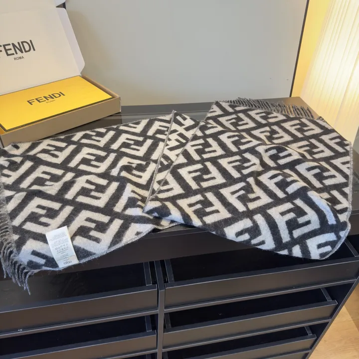 スーパーコピー フェンディ マフラー