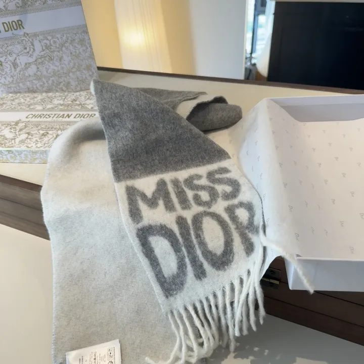 スーパーコピー ディオール マフラー