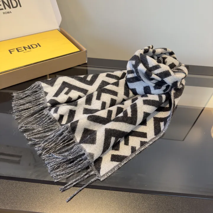 スーパーコピー フェンディ マフラー