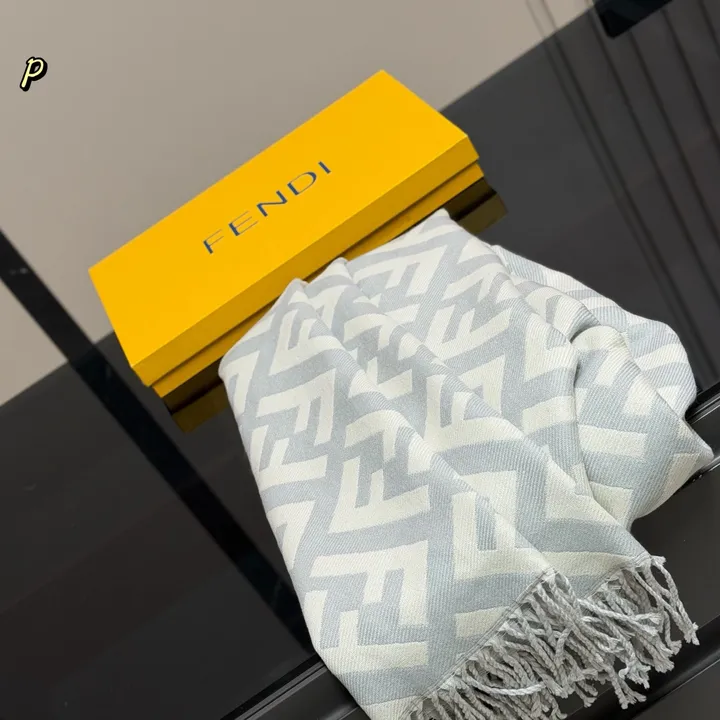 スーパーコピー フェンディ マフラー