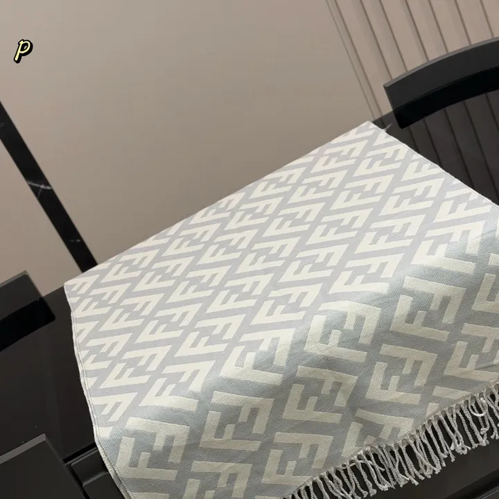 スーパーコピー フェンディ マフラー