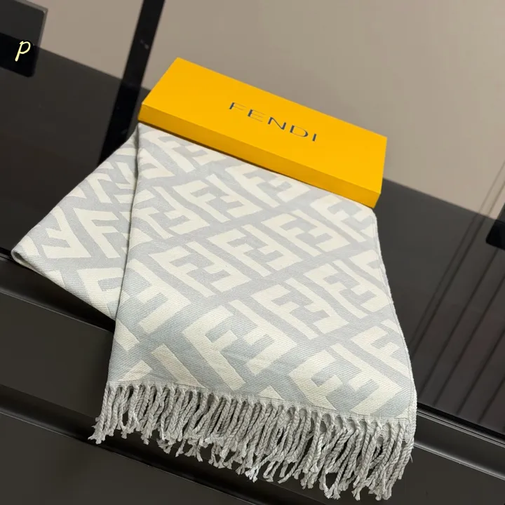 スーパーコピー フェンディ マフラー