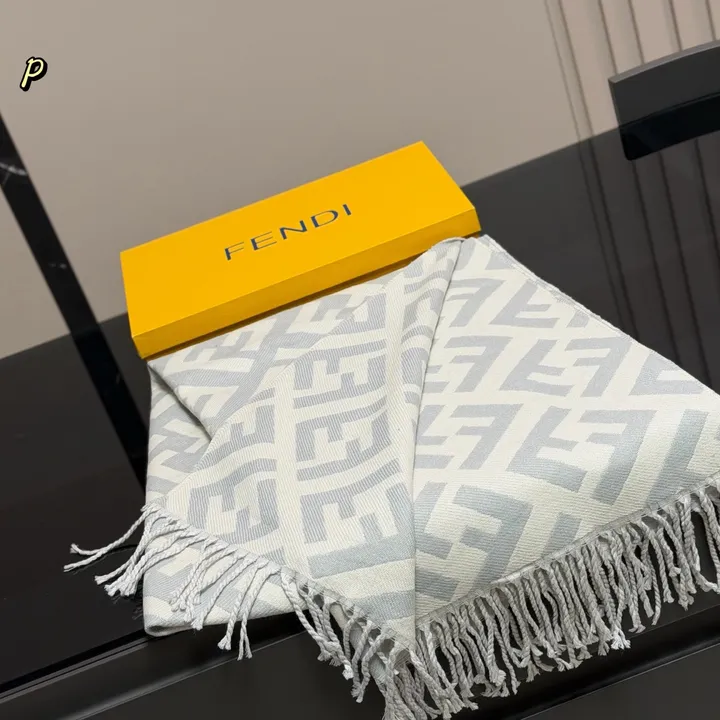 スーパーコピー フェンディ マフラー