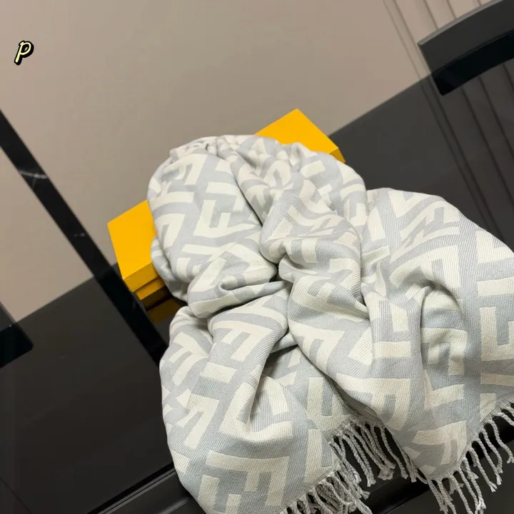 スーパーコピー フェンディ マフラー