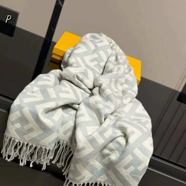 スーパーコピー フェンディ マフラー