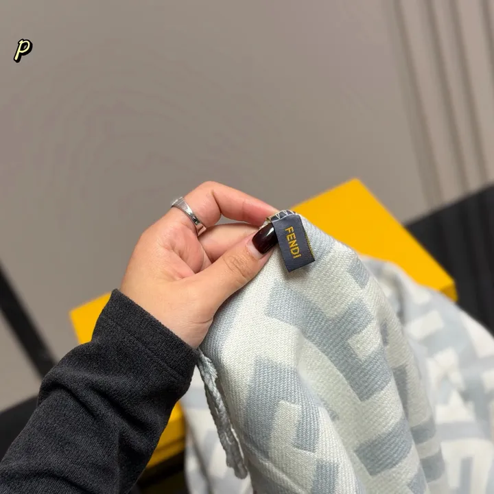 スーパーコピー フェンディ マフラー